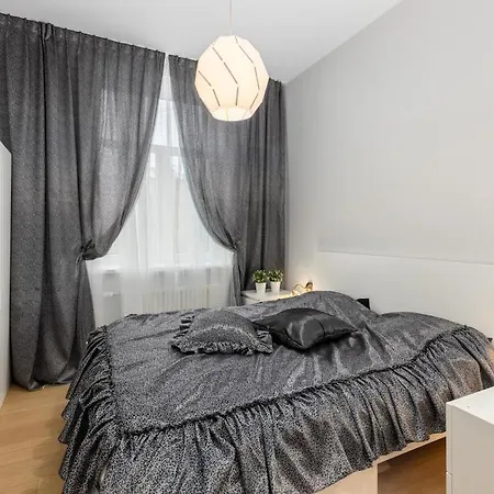 Charming With Rooftop View Апартаменты
