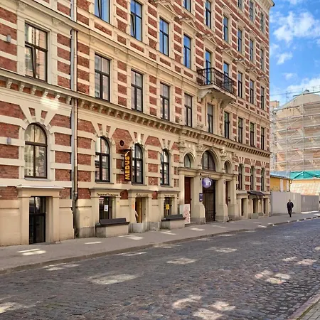 Charming With Rooftop View Апартаменты